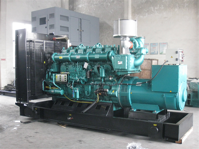 华亭200KW 柴油发电机的油耗是多少？
