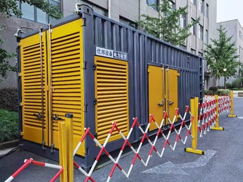 华亭如何使用转速表检查发动机的转速？