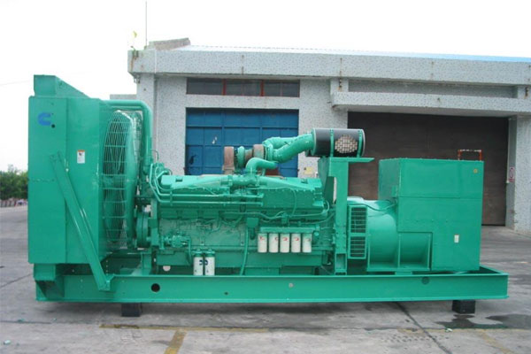 华亭工厂发电机应急发电时如何更准确地检查发电机状态？