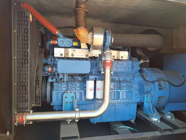 华亭燃油消耗率与进气温度的具体关系是什么？