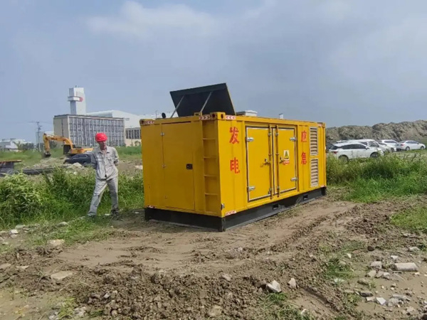 华亭200KW柴油发电机机组每小时的油耗量受哪些因素影响？