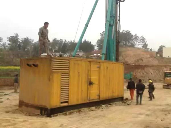 华亭如何判断水冷式机油散热器密封件是否需要更换？