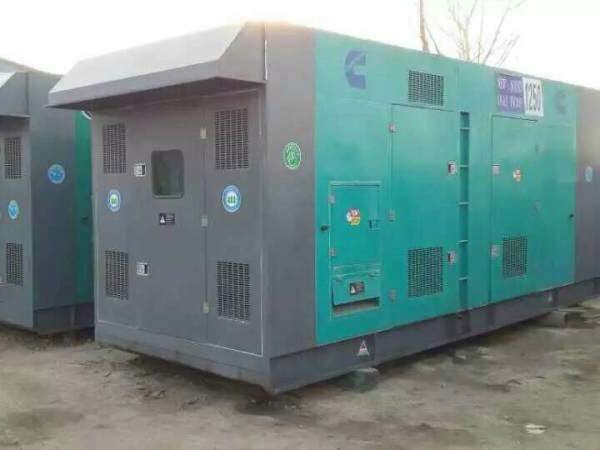 华亭合同中关于工期延误的责任如何界定和处理？